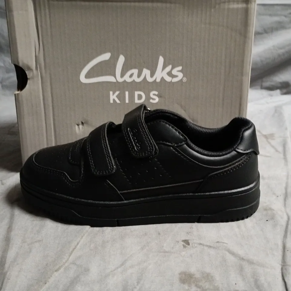CLARKS CANYON SKY K KIDS' BLACK VELCRO TRAINERS – UK 13