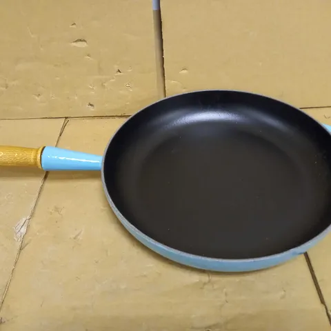 LE CREUSET SIGNATURE CAST IRON FRYING PAN