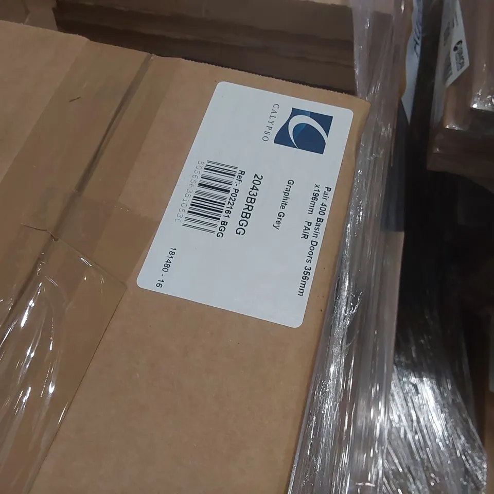 PALLET CONTAINING A LARGE QUANTITY OF ASSORTED BATHROOM FURNITURE PANELS INCLUDING: VANITY PLINTH PANEL, BASIN DOORS, WALL END/INFILL PANELS ECT