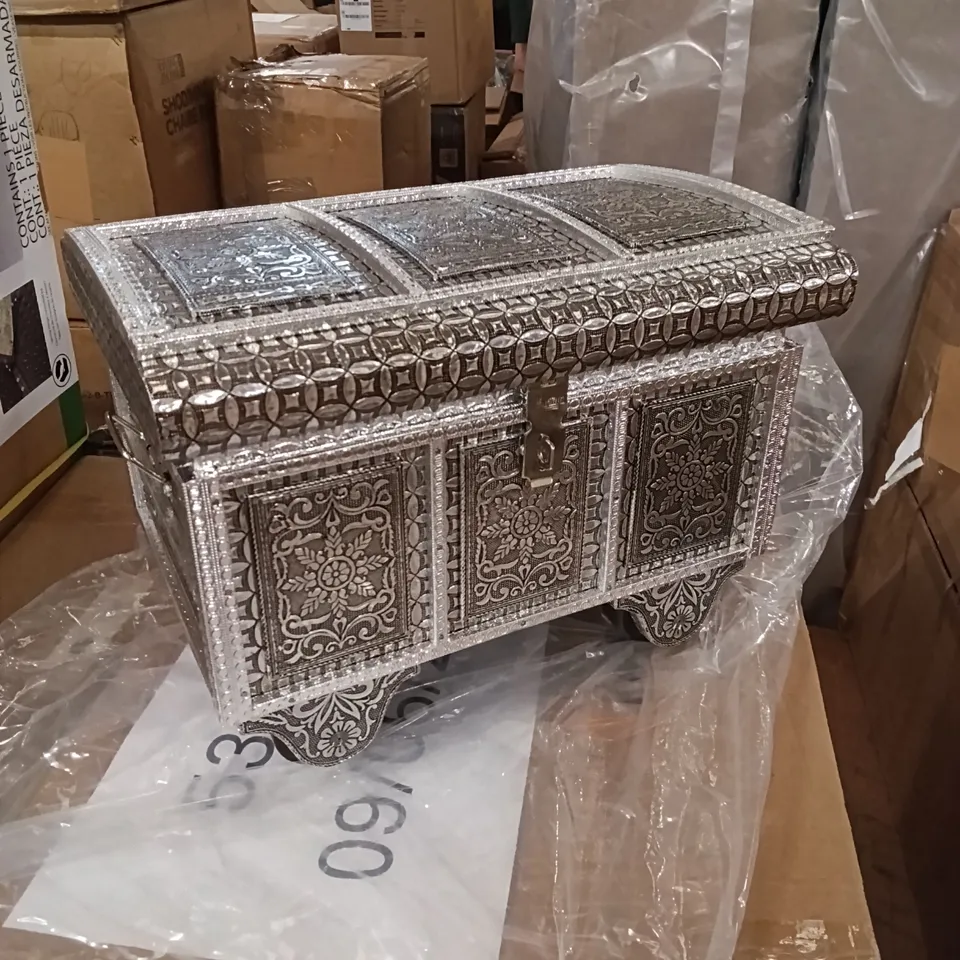 BOXED ALEXANDRA HOUSE LIVING JEWELRY BOX - SILVER (1 BOX)