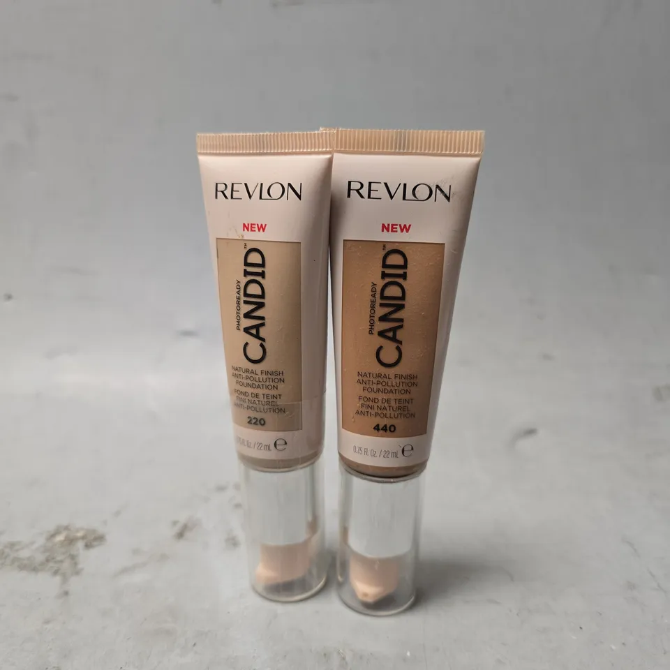BOX OF APPROXIMATELY 40 REVLON CANDID NATURAL FINISH FOUNDATION 220 & 440