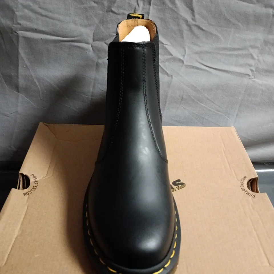 BOXED PAIR OF DR. MARTENS BLACK LEATHER CHELSEA BOOTS - UK SIZE 8