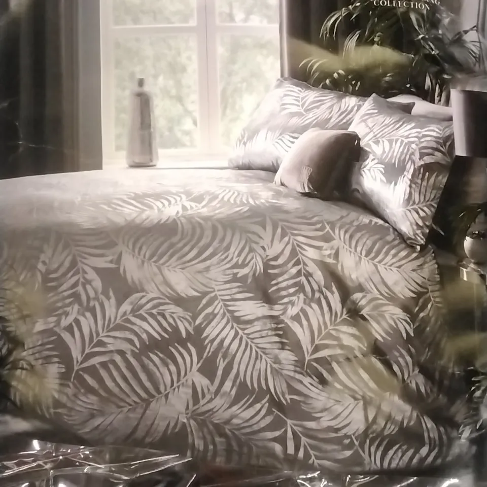 BOXED FIRST DATES 200 TC JACQUARD DUVET COVER SET IN GREY - KINGSIZE 
