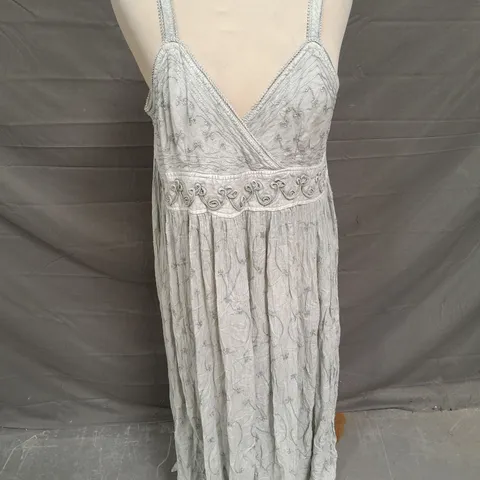 RAPP SLEEVELESS EMBROIDERED MIDI DRESS IN BLUE/GREY SIZE S/M