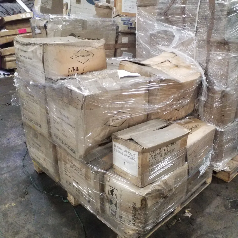 PALLET CONTAINING ASSORTED ADAPTERS CABLES