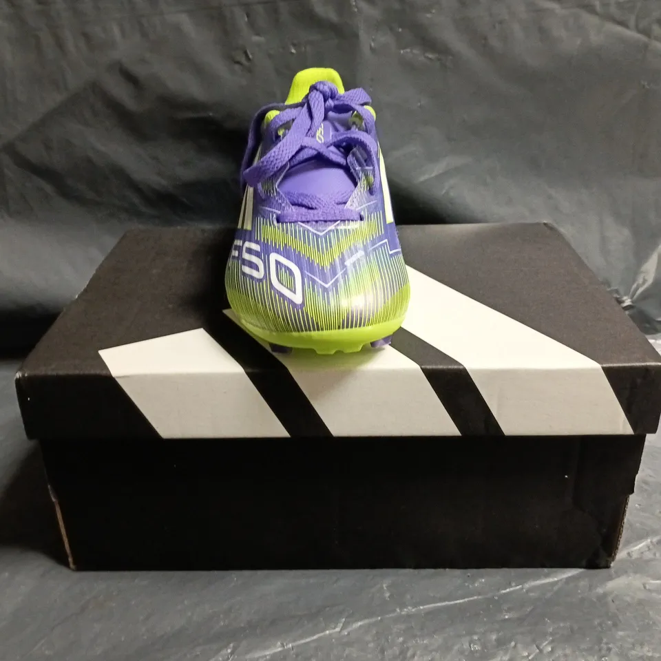 BOXED PAIR OF ADIDAS F50 LEAGUE KIDS FOOTBALL BOOTS IN PURPLE/LIME SIZE UK 11K