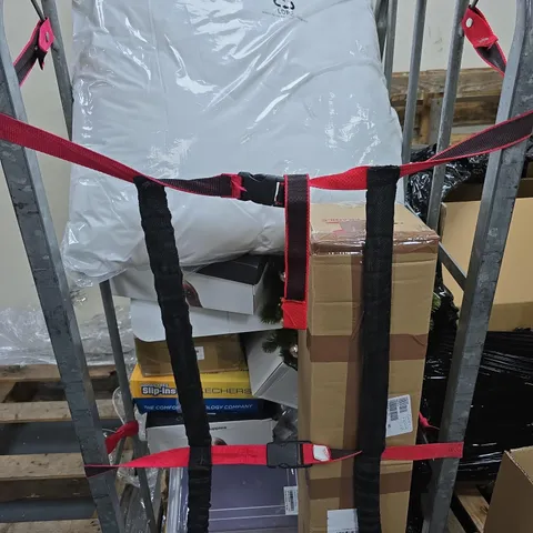 CAGE OF APPROXIMATELY 18 ASSORTED ITEMS INCLUDING SKECHERS SHOES , CHRISTMAS HANGING BASKET AND AMANDA HOLDEN DUVET 