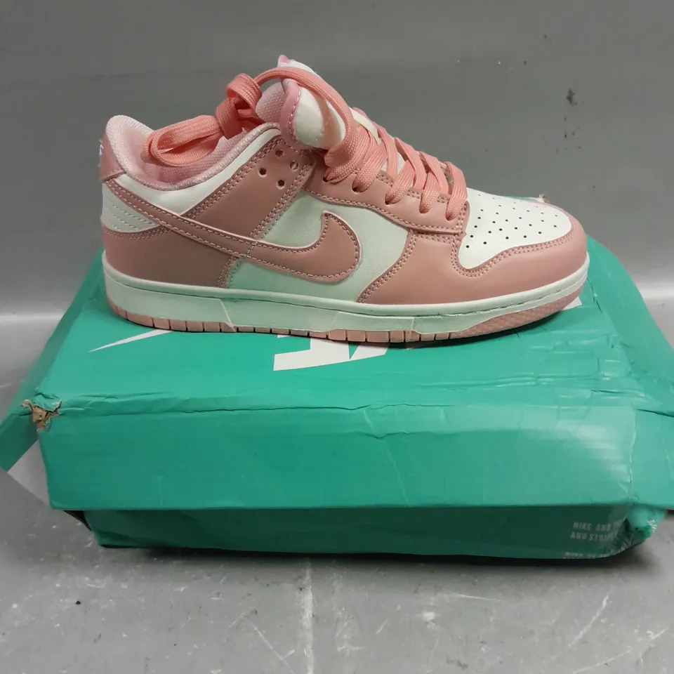 BOXED PAIR OF NIKE LACE UP TRAINERS IN PINK/WHITE - 4.5