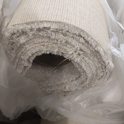 ROLL OF QUALITY EC FREEDOM XTRA DOVE CARPET - APPROXIMATELY 4.4 x 4m