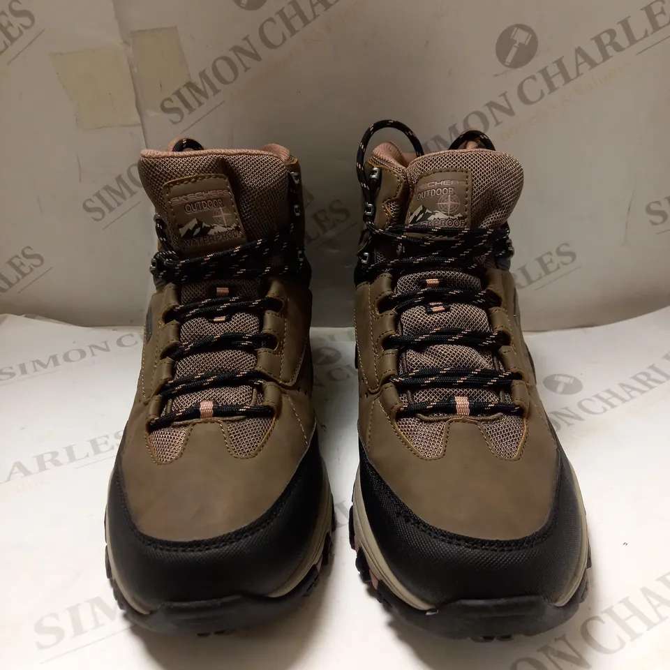 SKETCHERS CHOCOLATE HIKING BOOTS - SIZE 7