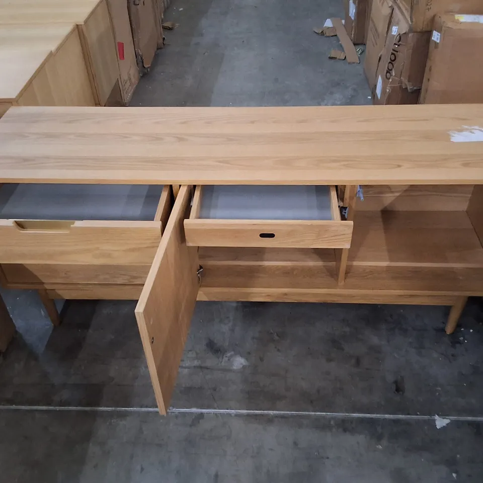 SWYFT SIDEBOARD 01 - OAK