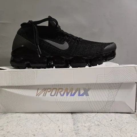 BOXED PAIR OF NIKE AIR VAPORMAX 2019 SHOES IN BLACK SIZE UK 8