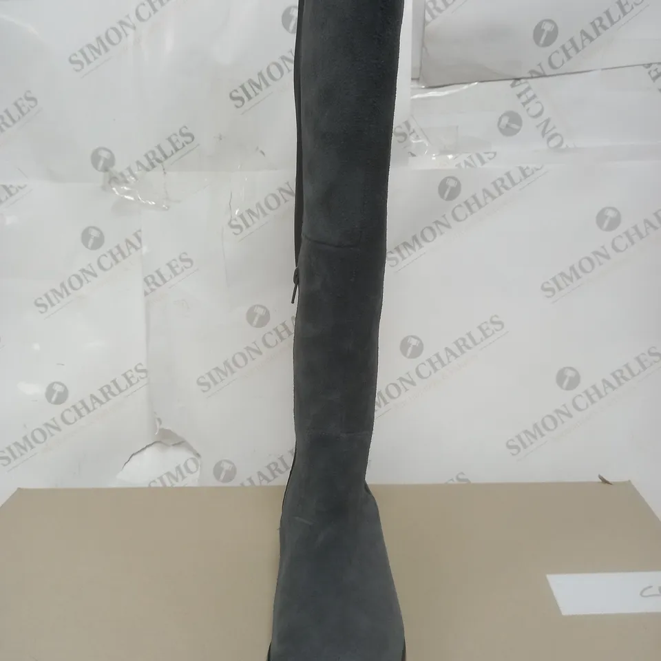 BOXED PAIR OF CLARKS SUEDE BIZZY BOOTS IN CHARCOAL UK SIZE 6