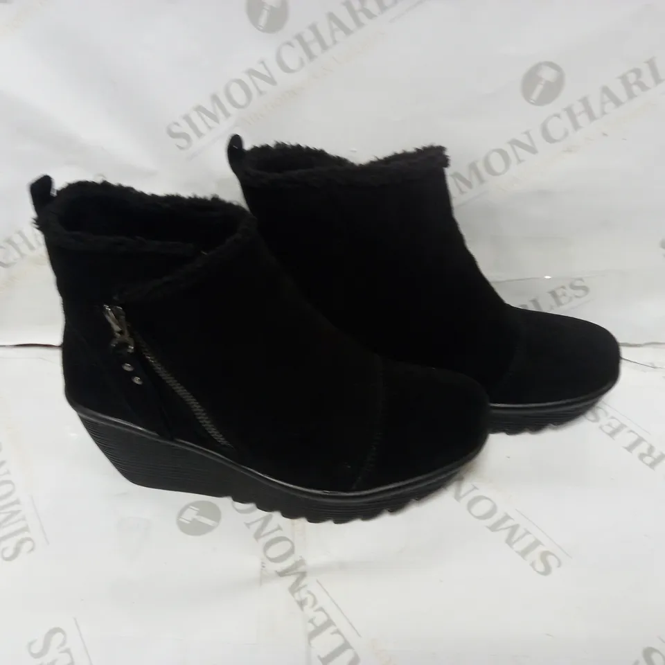 SKECHERS BLACK ZIP UP BLACK BOOTS SIZE 3 & HALF