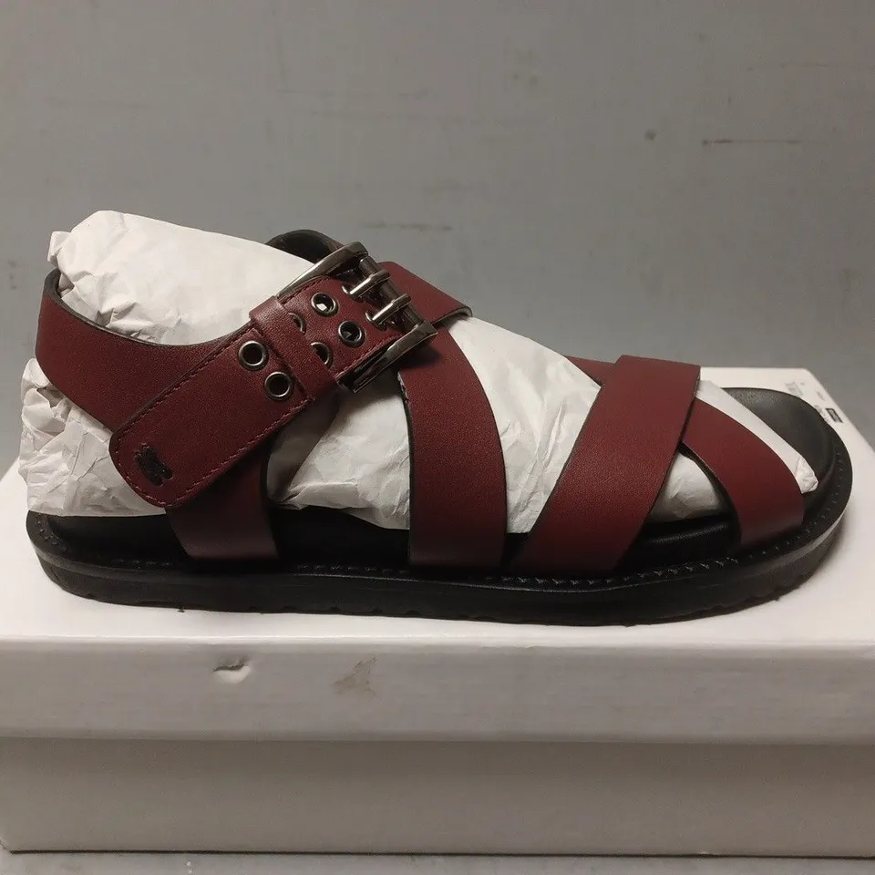 BOXED PAIR OF WOMENS LEATHER SANDALS - UK SIZE 38