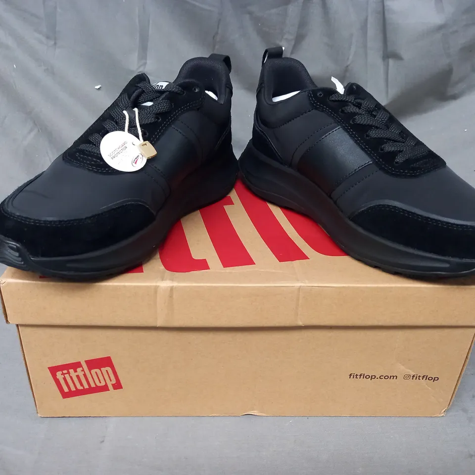 BOXED PAIR OF FITFLOP FLATFORM SNEAKERS IN BLACK UK SIZE 6