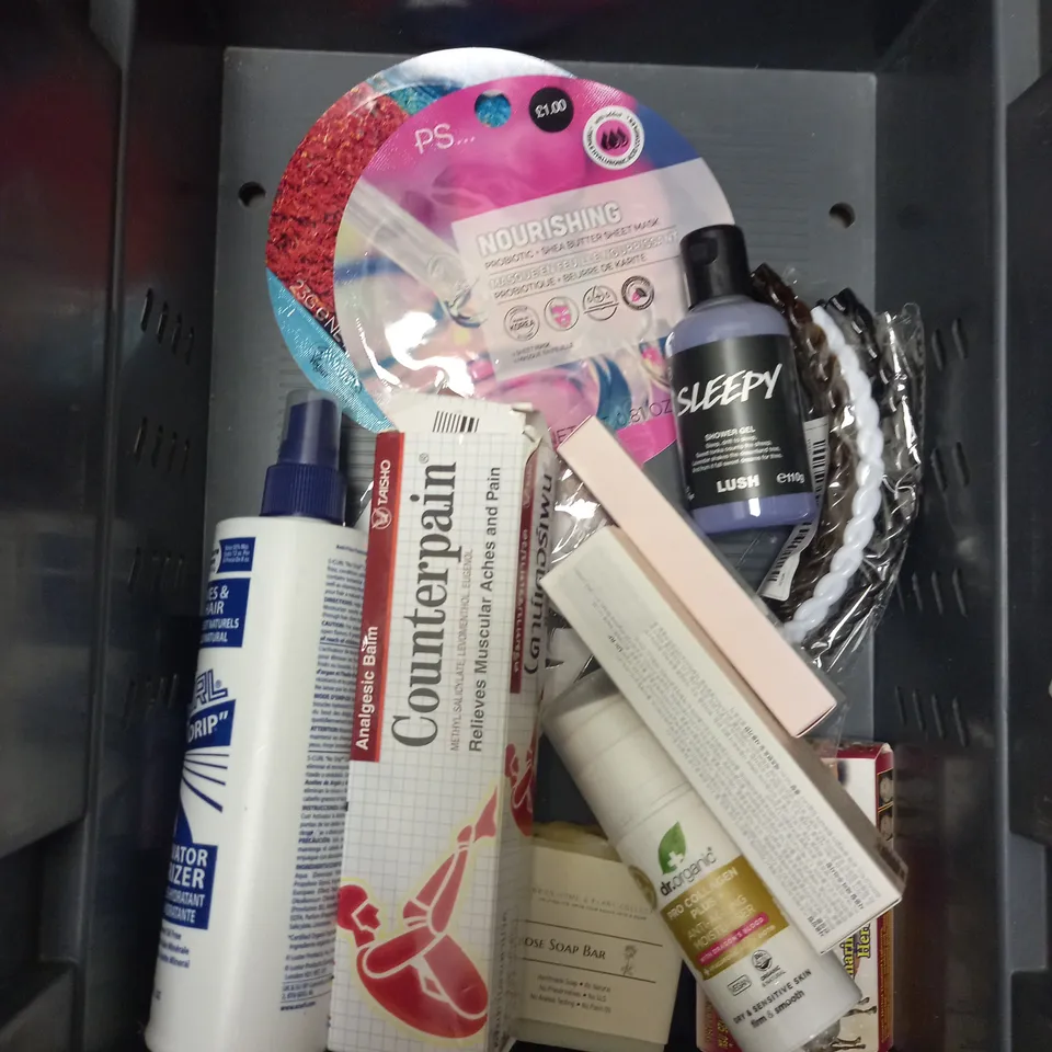 BOX OF APPROXIMATELY 20 COSMETIC ITEMS TO INCLUDE - RADOX FEEL AWAKE SHOWER GEL - THE BODY SHOP SHEET MASK - THIS WORKS PILLOW SPRAY - ETC