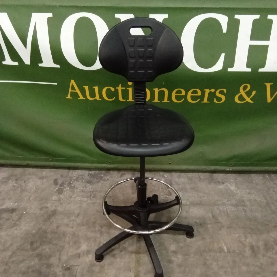 STATIC TALL FIRM SWIVEL OFFICE CHAIR - BLACK 