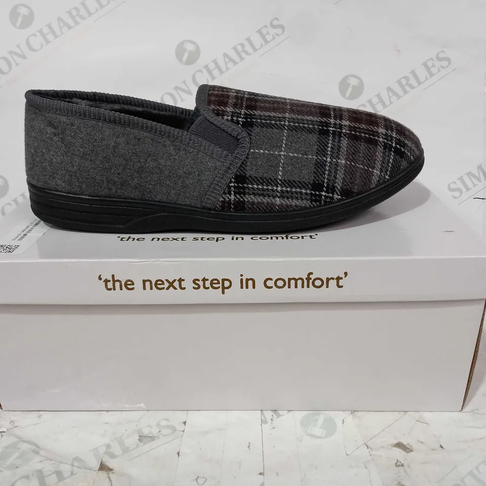BOXED PAIR OF DR KELLER SLIPPERS IN GREY UK SIZE 10