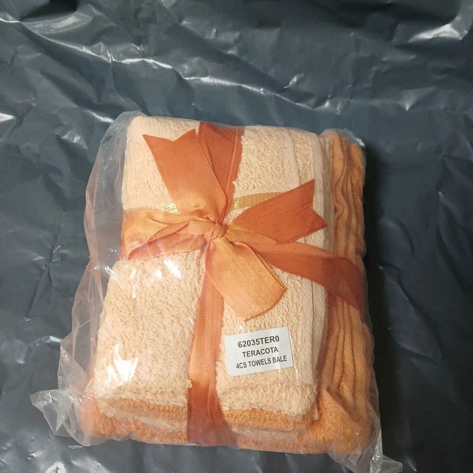 BOX OF APPROXIMATELY 15 ASSORTED HOUSEHOLD ITEMS INCLUDING SUPER SAVER WOOL , PATTERNED WALLPAPER AND TOWEL BALE 