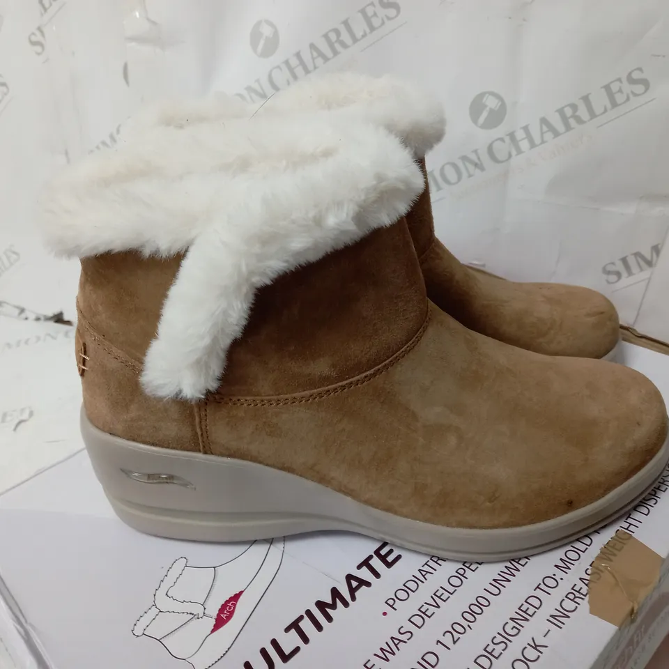 SKECHERS CHESTNUT SUEDE WEDGE TRAINERS - SIZE 5.5