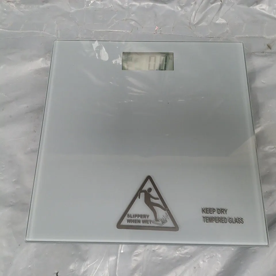 UNBRANDED TEMPERED GLASS DIGITAL BATHROOM SCALES IN GREY - COLLECTION ONLY