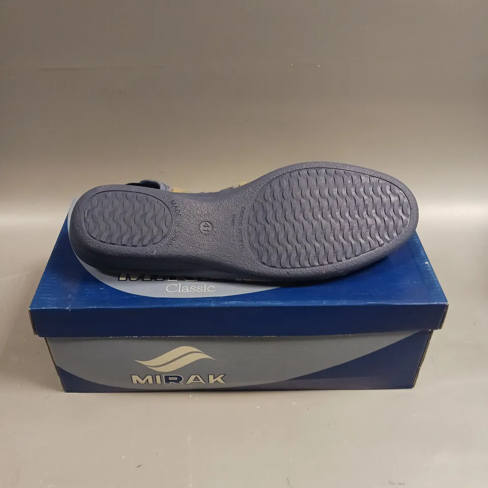 BOXED PAIR OF MIRAK CLASSIC CARLA OPEN TOE SHOES IN BLUE - 7.5