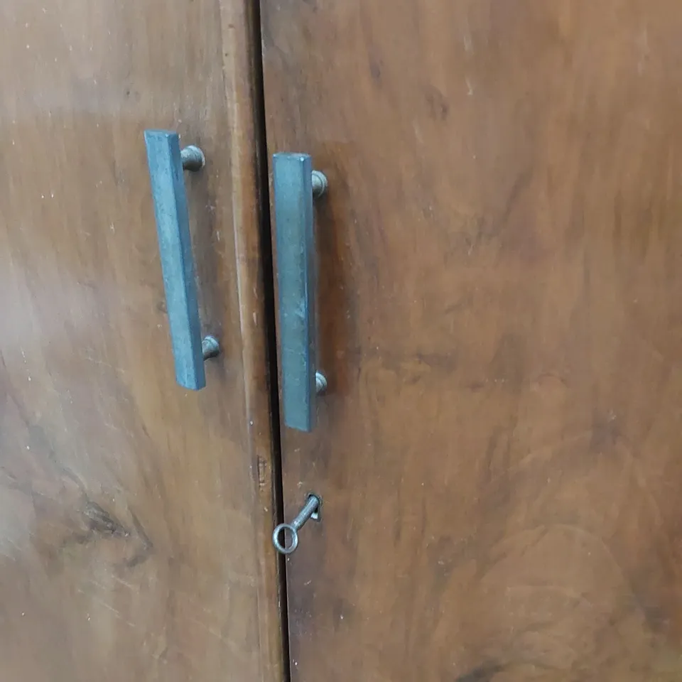 ANTIQUE TRADITIONAL STYLE SOLID WOOD WARDROBE 