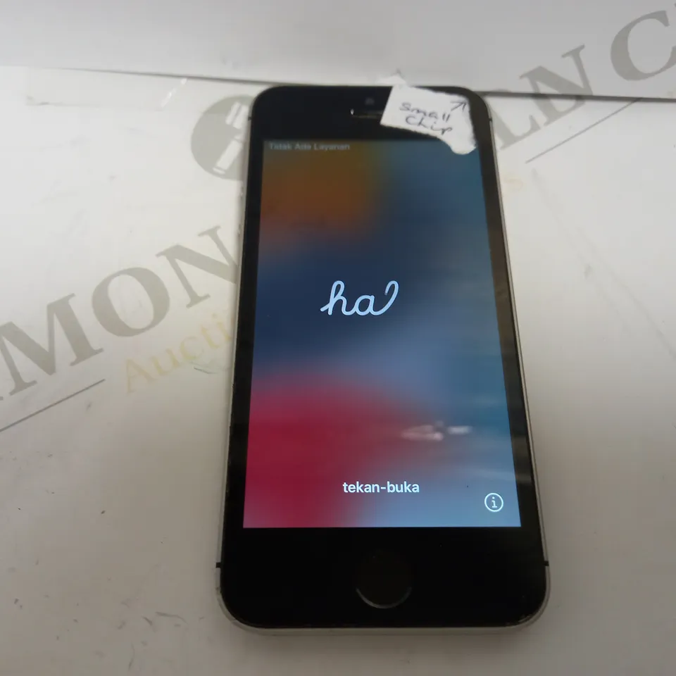 APPLE IPHONE SE (1ST GENERATION) - SILVER 