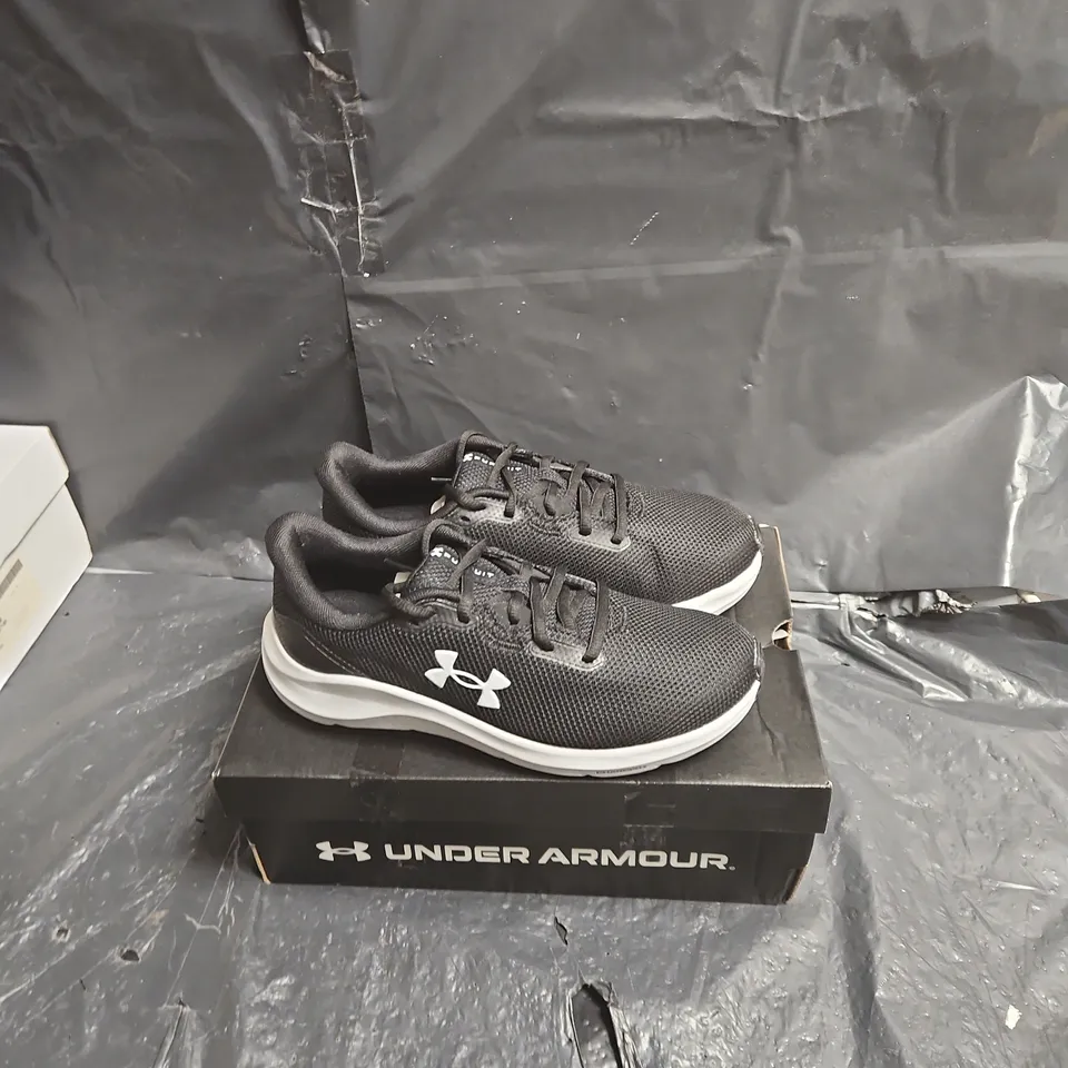 UNDER ARMOUR RUNNING SHOES – BLACK MESH UK SIZE 4.5