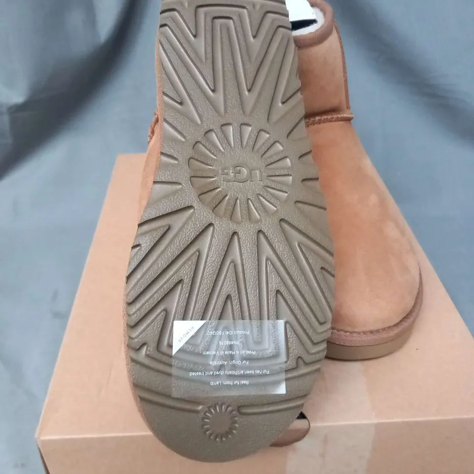 BOXED UGG W CLASSIC MINI II SIZE 6