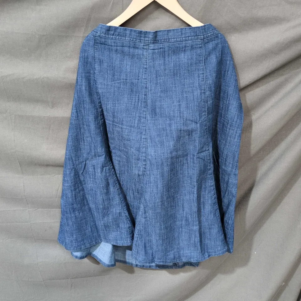 WOMEN’S DENIM LONG-SLEEVE TOP – LIGHT CHAMBRAY  AMART