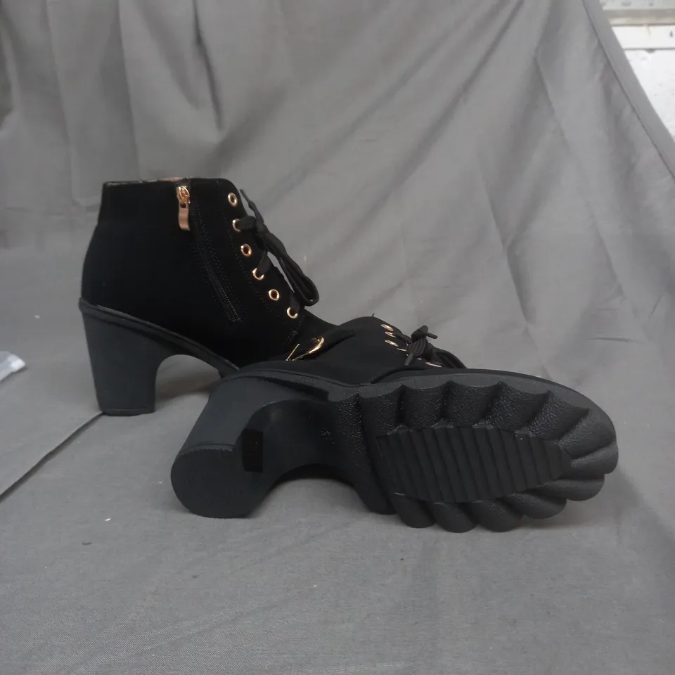 BLACK HEELED BOOTS WITH ZIPPER SIZE 36