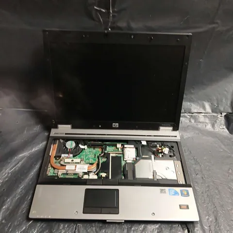 HP LAPTOP WITH EXPOSED INTERNALS – SCREEN OPEN - MODEL UNSPECIFIED