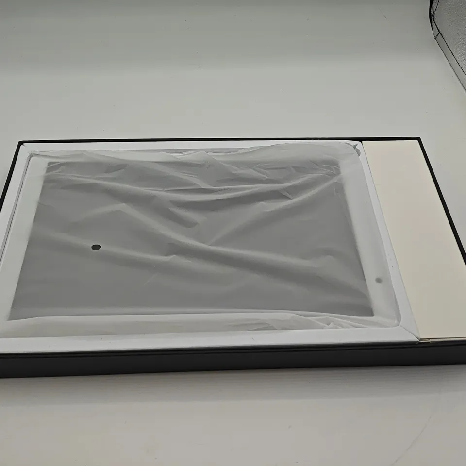 BOXED LNMBBS P40 64GB TABLET IN WHITE