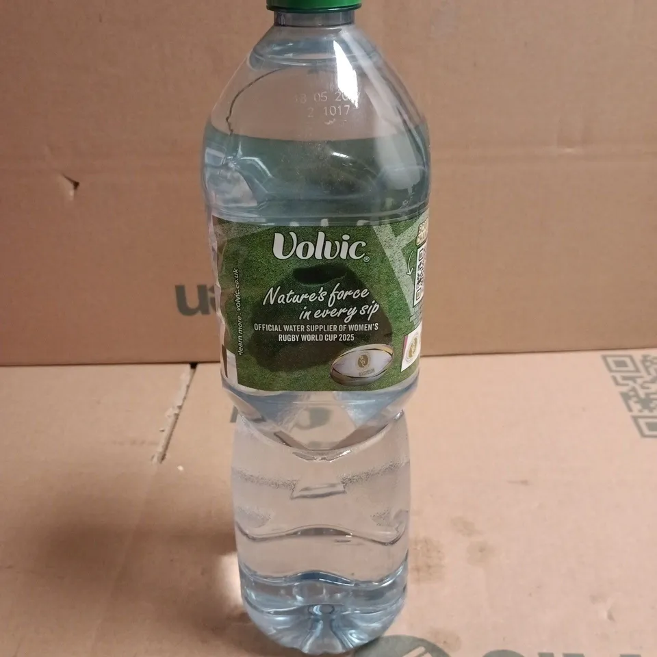TOTE OF APPROXIMATELY 8 BOTTLES OF VOLVIC SPRING WATER 1.5L PER BOTTLE