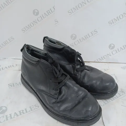 SKETCHERS MENS LEATHER BOOT SIZE 8