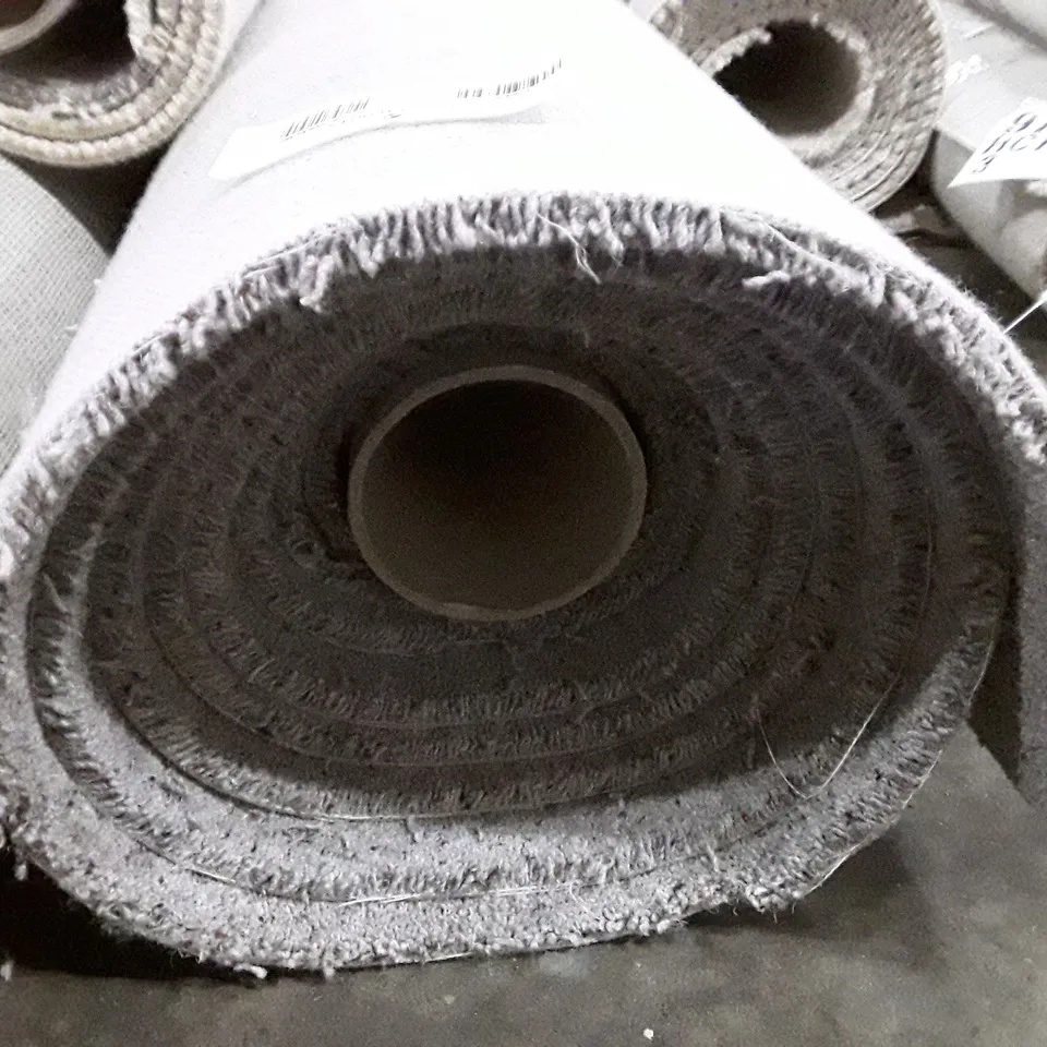 ROLL OF QUALITY ORION MAJOR BECKLIN CARPET APPROXIMATELY 5M×5.3M