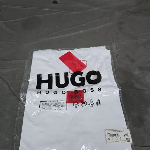 HUGO BOSS T-SHIRT – SIZE M
