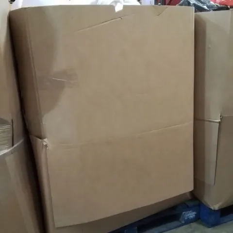 PALLET CONTAINING A VERY LARGE QUANTITY OF BLANKETS AND PILLOWS