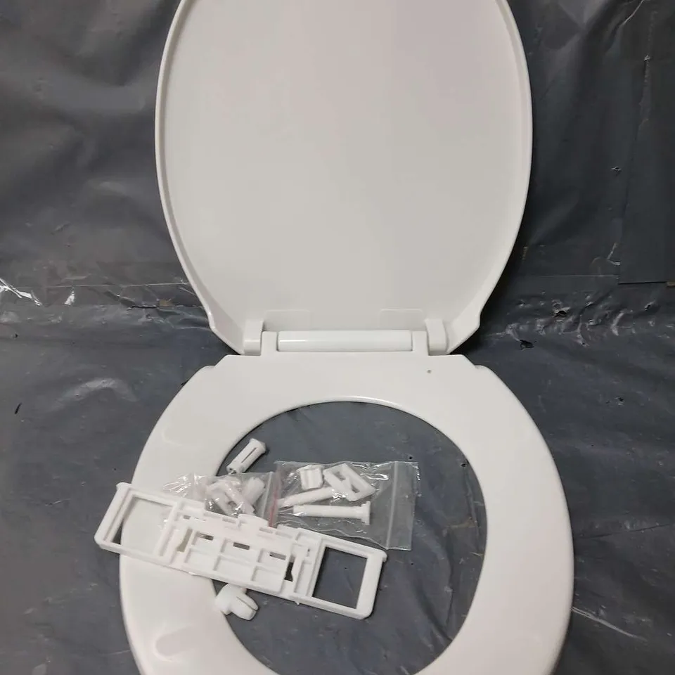 TOILET SEAT IN WHITE