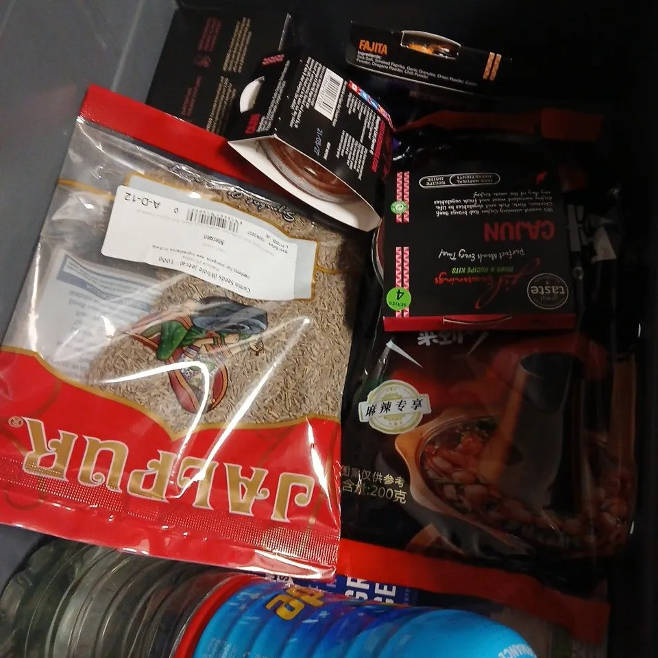 APPROXIMATELY 10 ASSORTED FOOD ITEMS INCLUDING FERRERO ROCHER , HYGGE HOT CHOCOLATE AND CAJUN RUB