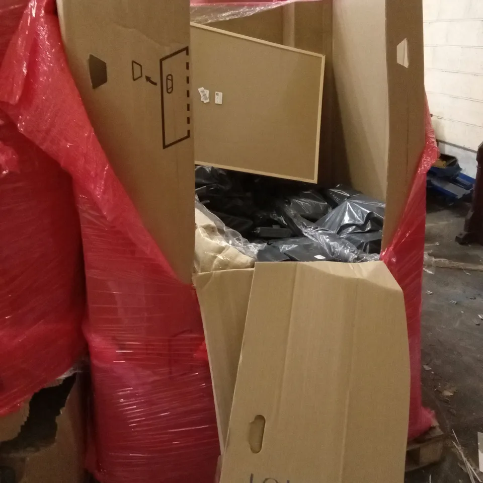 PALLET OF ASSORTED HOUSEHOLD GOODS AND PRODUCTS TO INCLUDE; A LARGE QUANTITY OF LUNCH BOXES, WALL ART DECOR, HANGING WALL FILES HOLDER, CAT LITTER BOX ETC
