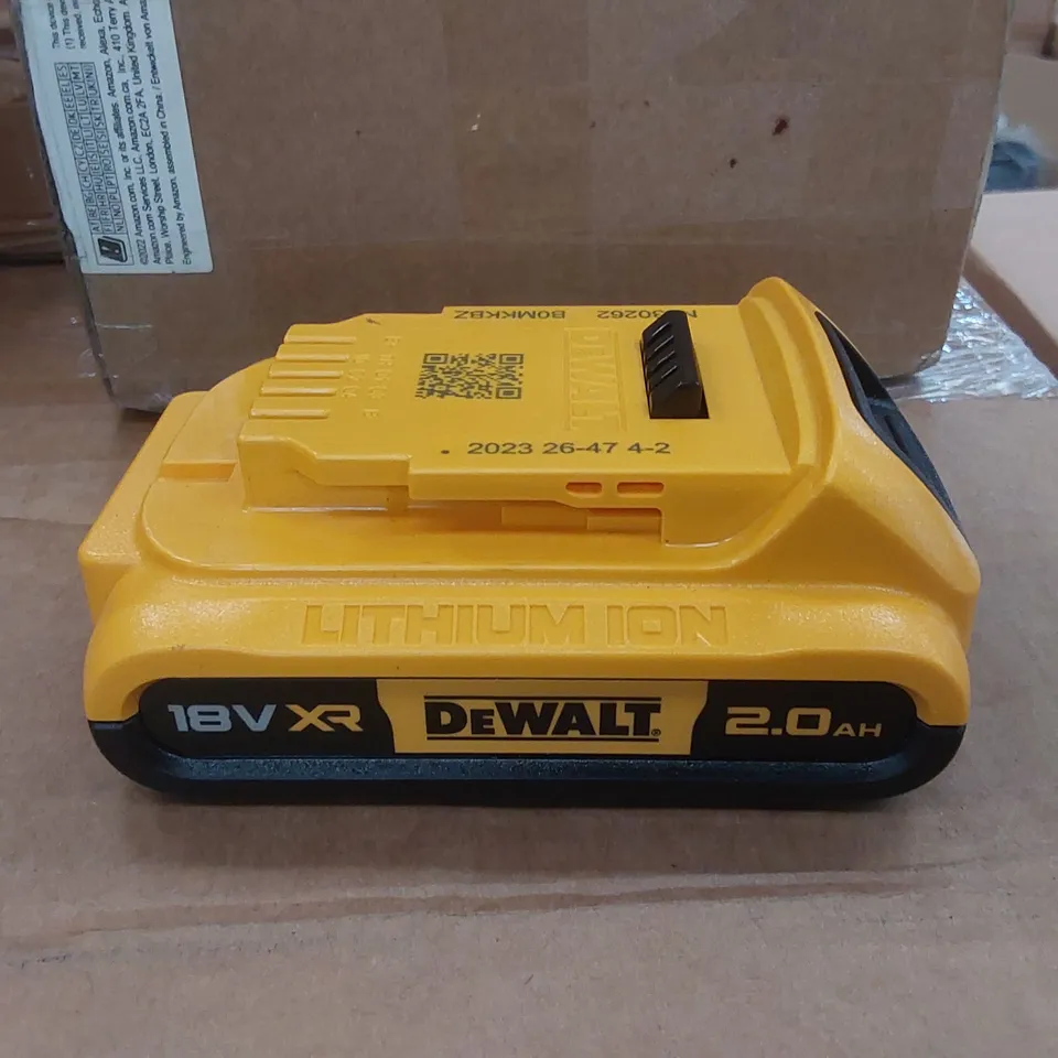 BOXED DEWALT 18V XR DEWALT 2.0AH BATTERY