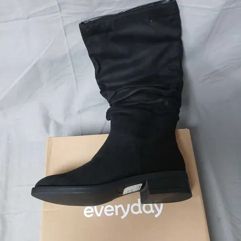 EVERYDAY WOMEN'S BLACK SLOUCH BOOT WITH ZIP – VJ2LC SIZE 5