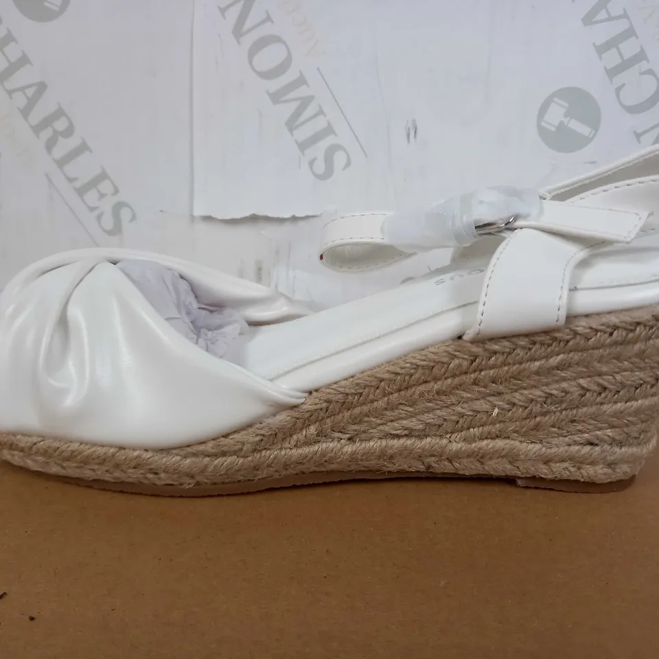 PAIR OF GLAMOROUS WEDGES (WHITE, LEATHER), SIZE 5 UK