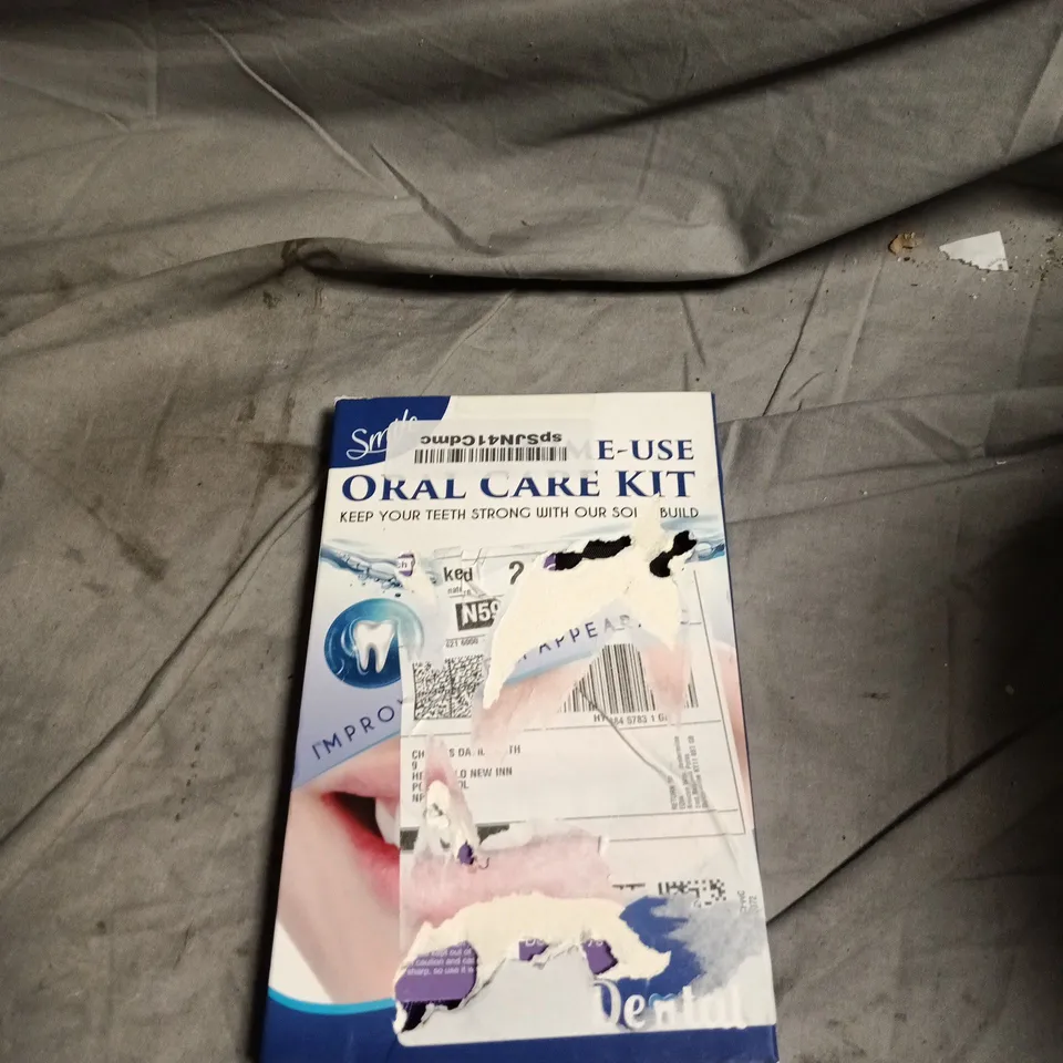 BOX OF APPROXIMATELY 20 ASSORTED ITEMS INCLUDING FLASH SPEED MOP , ORAL CARE KIT AND ULTRA SONIC CLEANER 