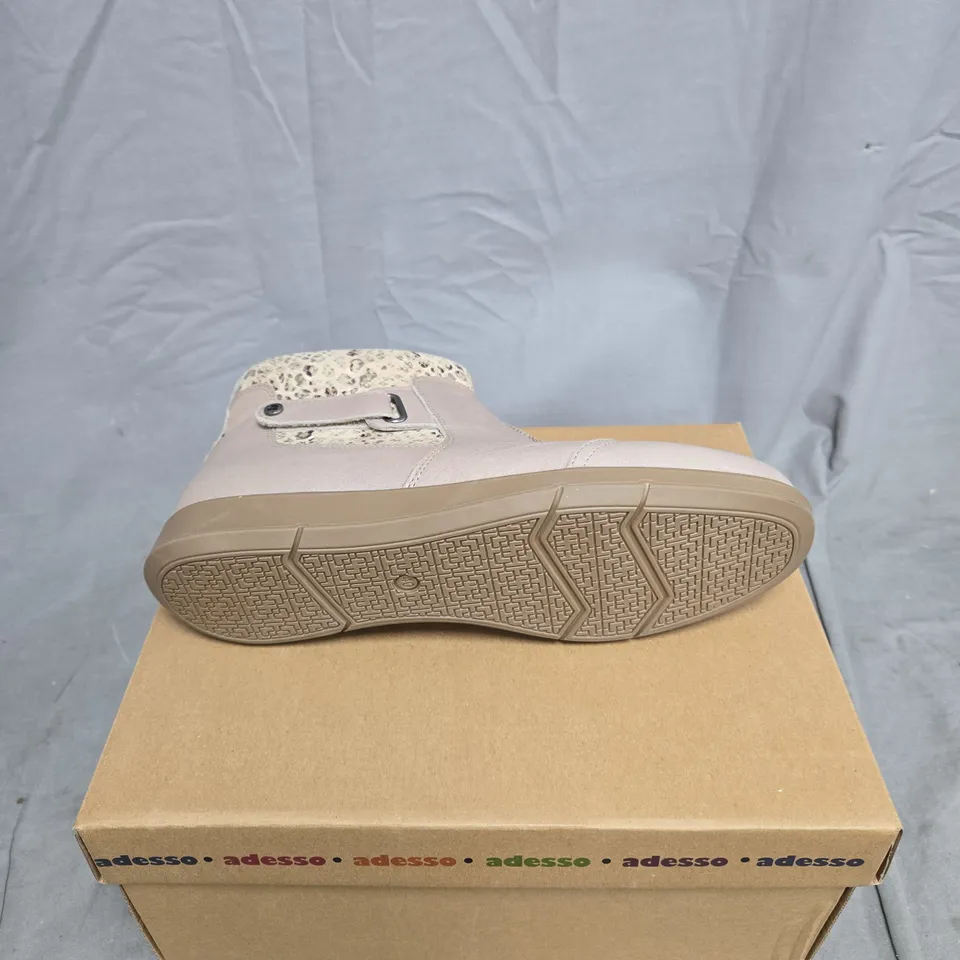 ADESSO WOMEN'S ANKLE BOOT – BEIGE LEATHER WITH SNAKESKIN COLLAR, BUCKLE DETAIL (BOXED) SIZE 40