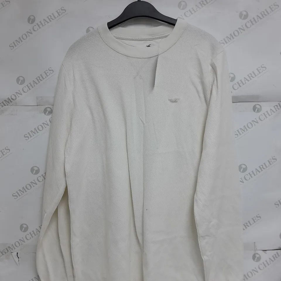 CREAM HOLLISTER LARGE SWEATER 