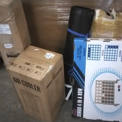 PALLET OF ASSORTED ITEMS INCLUDING JUMBO 4 IN A ROW GAME, AIR COOLER, LARGE MAT, CAMPING CHAIR, BLUE BLANKET